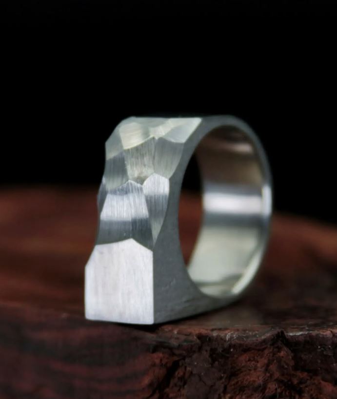 Hammered_titanium_ring_contemporary_design_silver.JPG